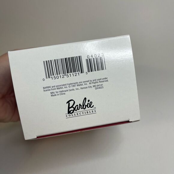 Hallmark Keepsake Holiday Barbie 1998 - Picture 6 of 6